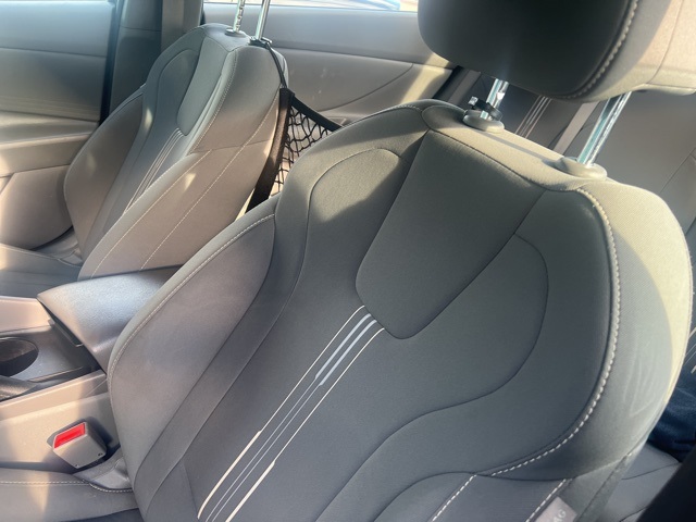 2022 Hyundai Elantra SEL photo 8