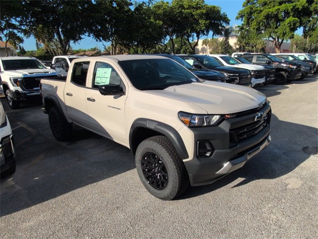 2026 Chevrolet Colorado Trail Boss photo 2