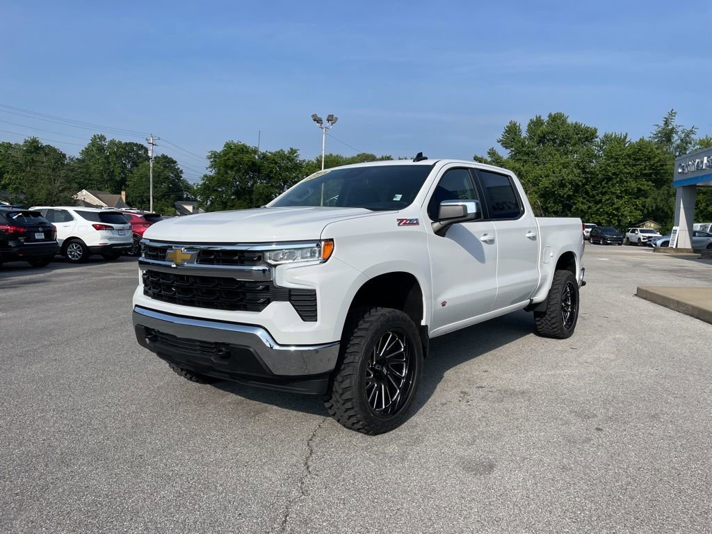 2025 Chevrolet Silverado 1500 LT photo 3