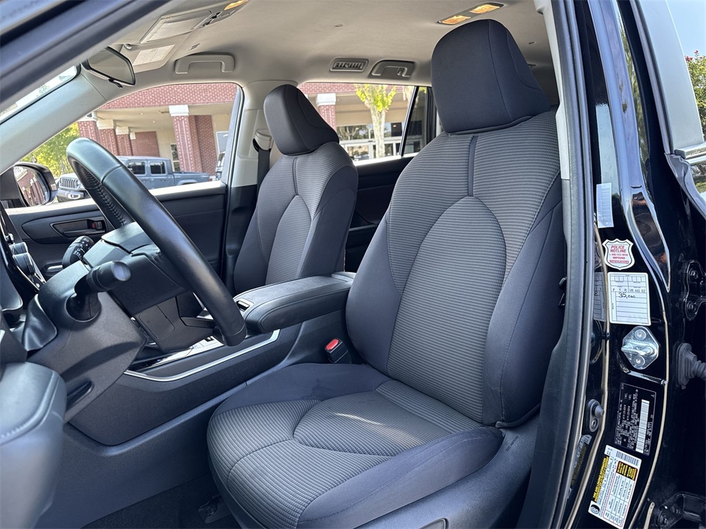 2024 Toyota Highlander LE photo 11
