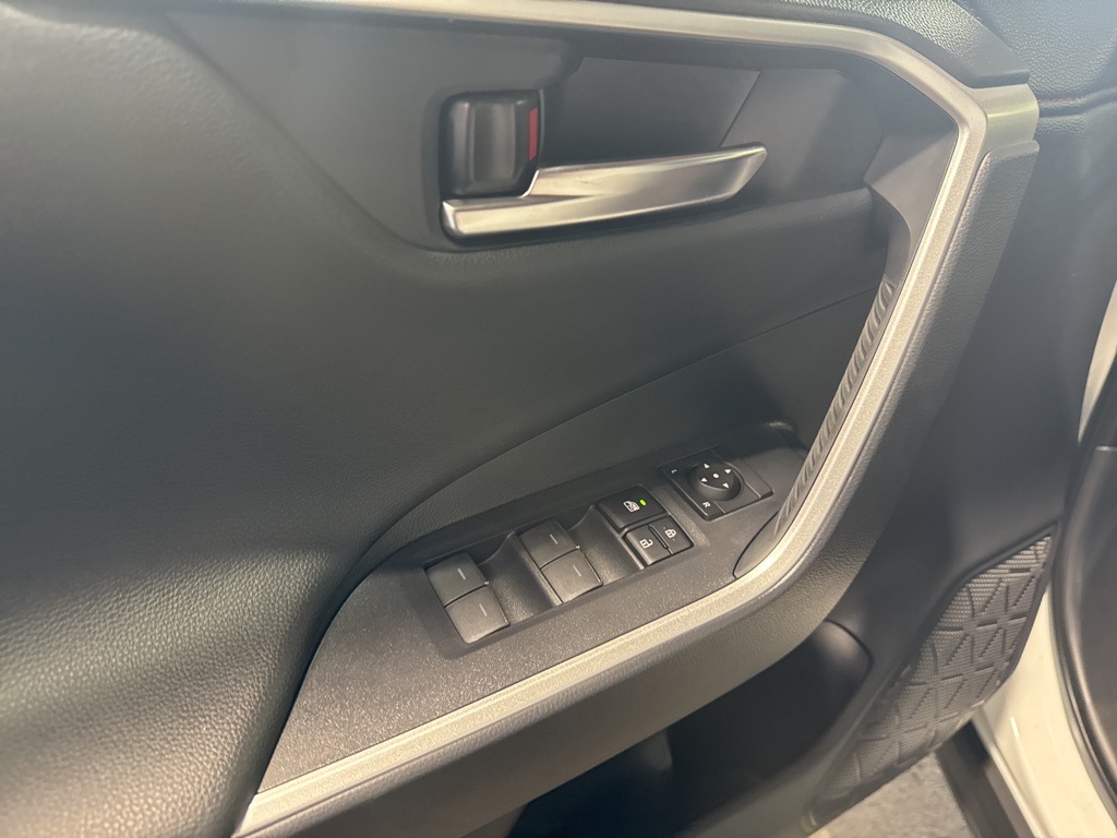 2025 Toyota RAV4 Hybrid XSE photo 29