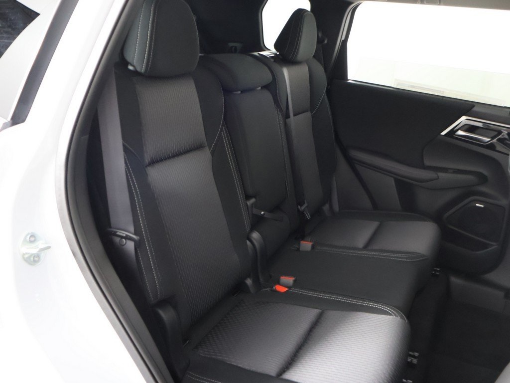 2025 Mitsubishi Outlander ES photo 29