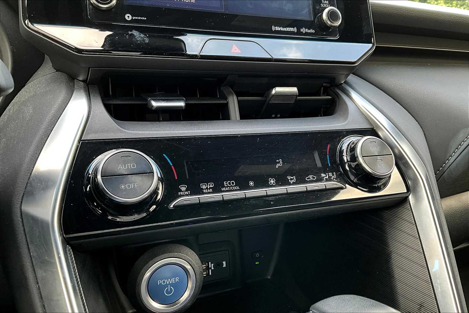 2022 Toyota Venza XLE photo 32