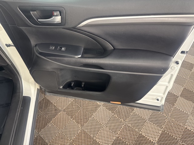 2019 Toyota Highlander Base photo 19