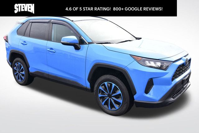 2020 Toyota RAV4 LE photo 4