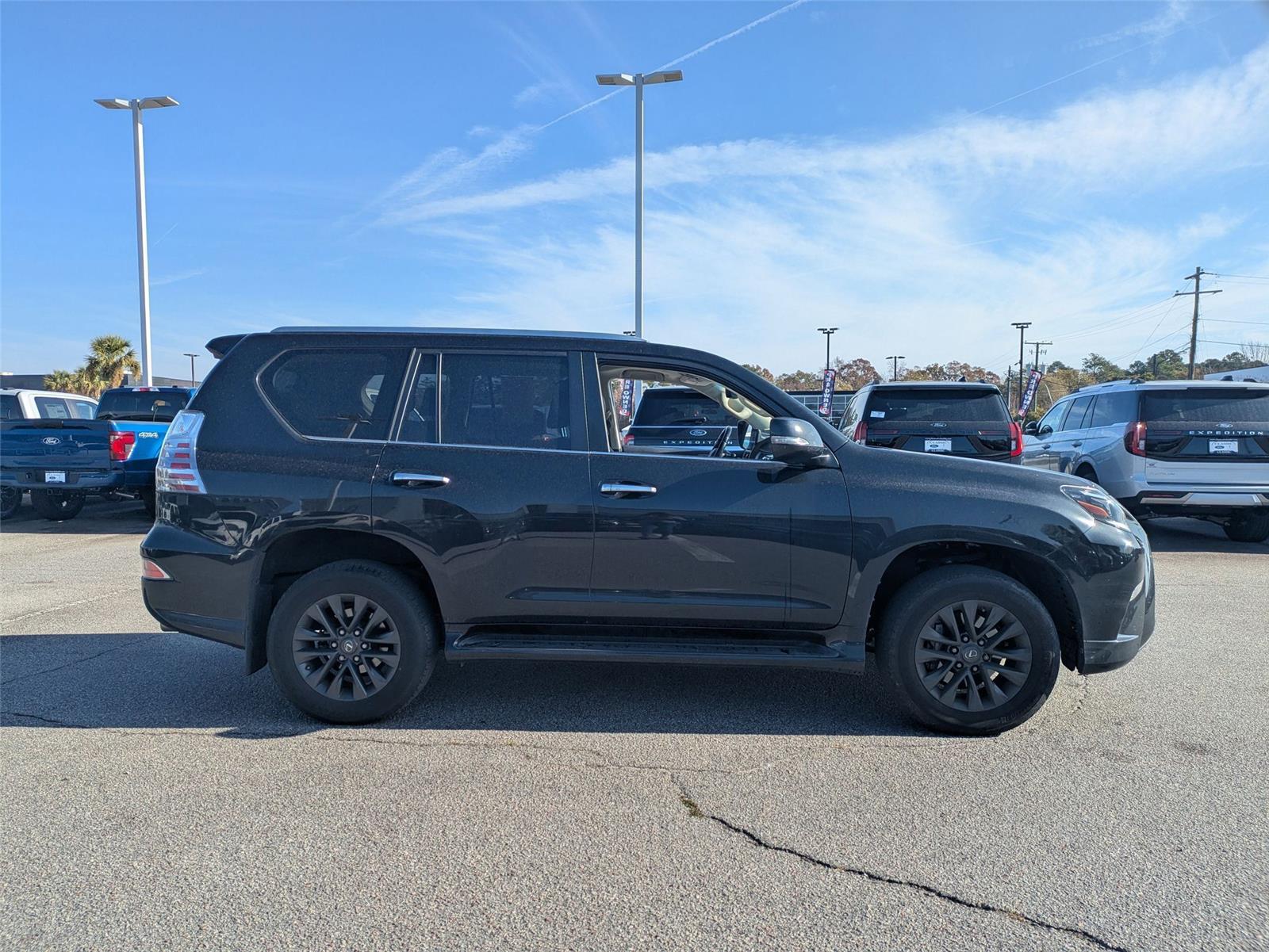 2022 Lexus GX 460 Premium photo 2