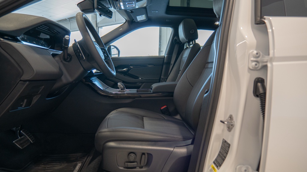 2026 Land Rover Range Rover Evoque Dynamic SE photo 11