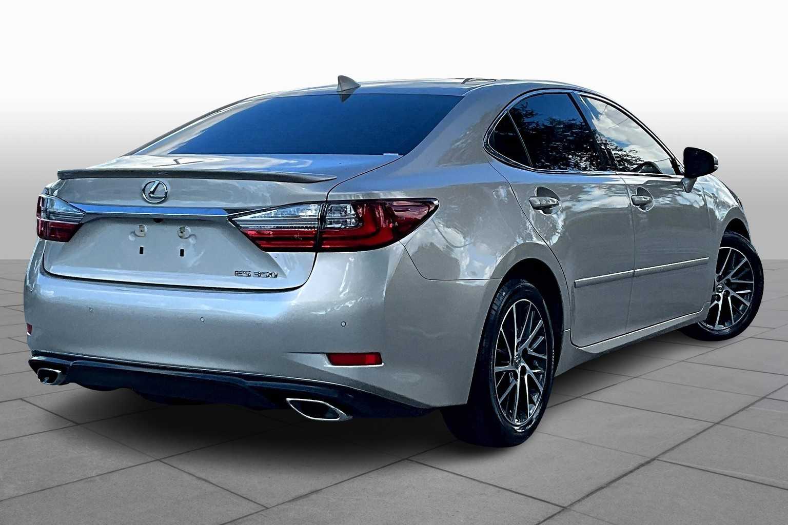 2017 Lexus ES 350 photo 12
