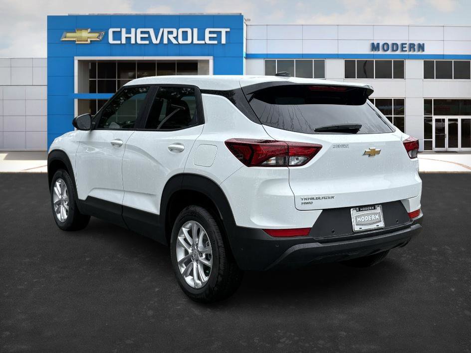 2025 Chevrolet Trailblazer LS photo 3