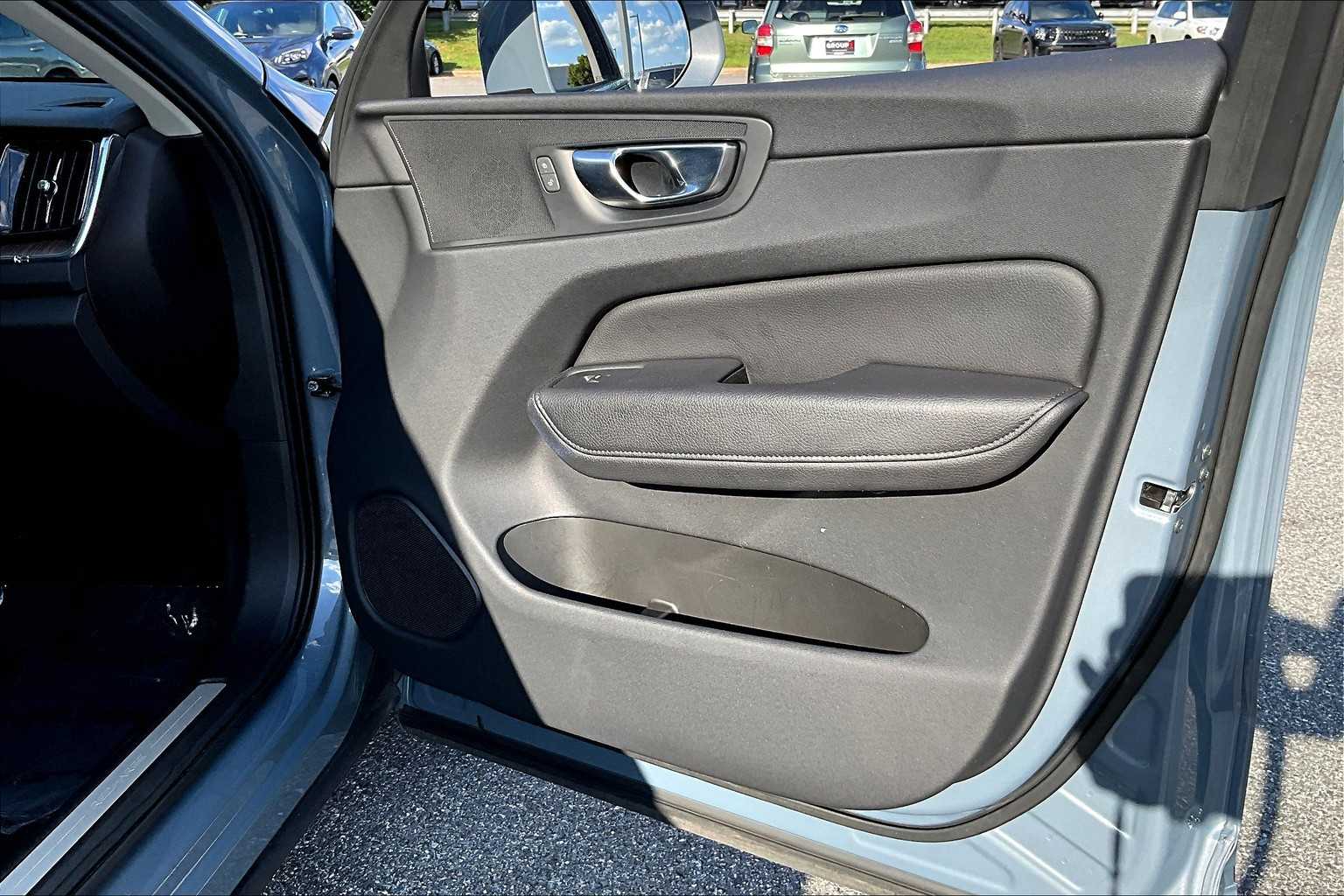 2022 Volvo XC60 Recharge Hybrid Inscription Expression photo 20