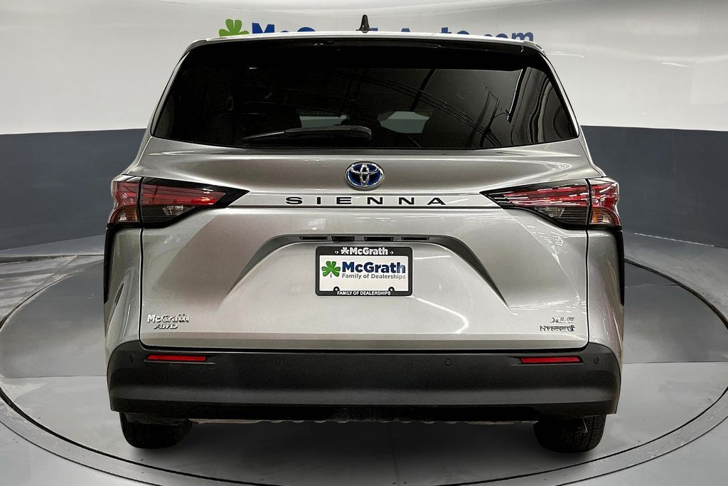 2021 Toyota Sienna XLE photo 5