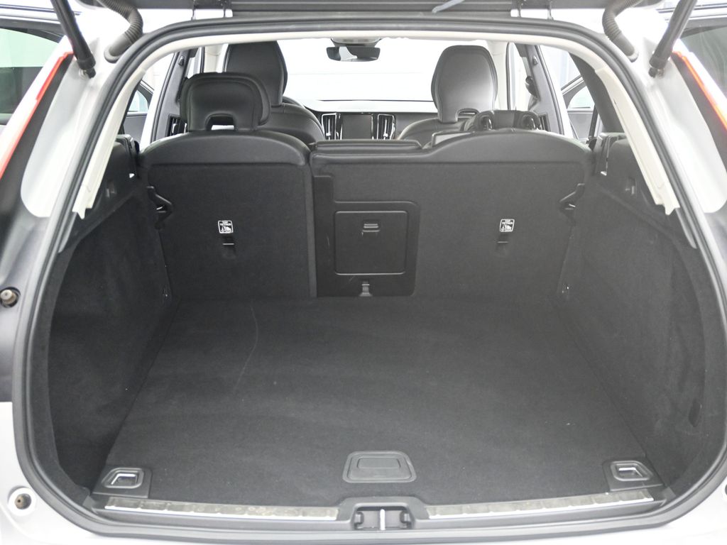 2023 Volvo XC60 B5 Plus photo 15