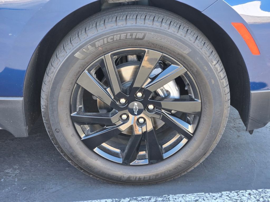 2023 Chevrolet Equinox LS photo 3