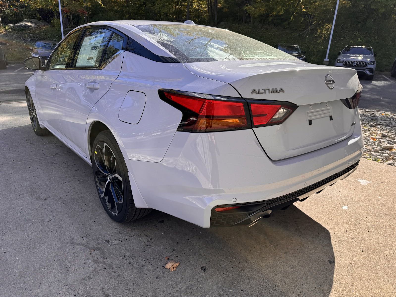 2025 Nissan Altima SR photo 5