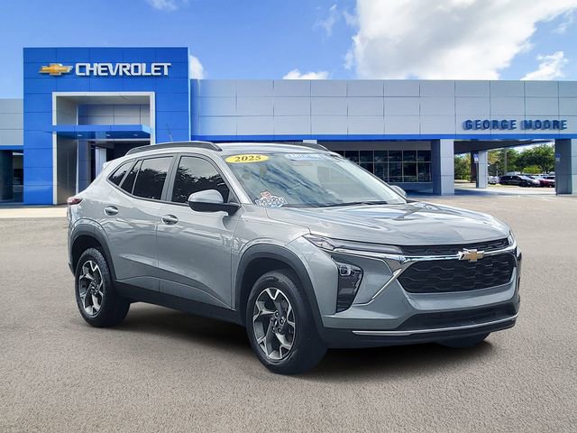 2025 Chevrolet Trax LT's photo