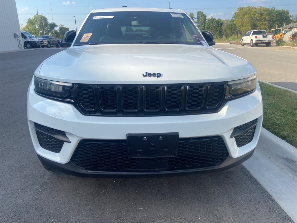 Used 2024 Jeep Grand Cherokee Altitude with VIN 1C4RJHAG8R8542847 for sale in Kansas City