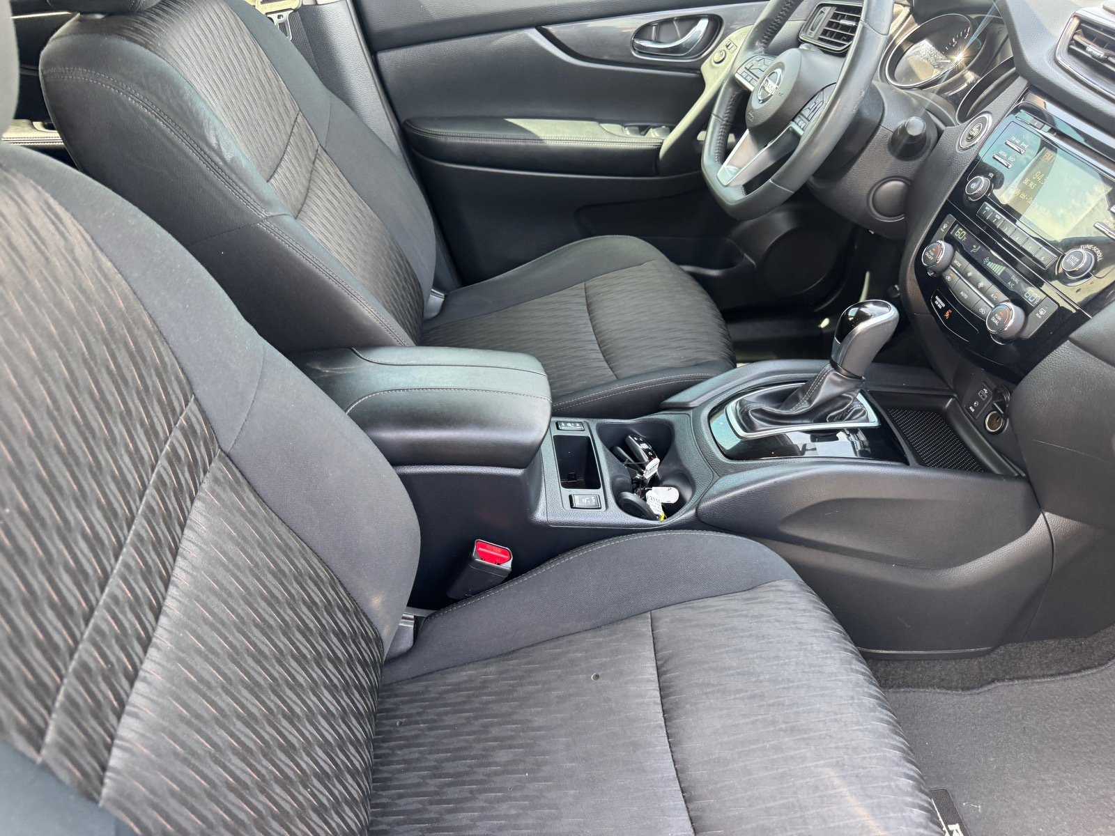 2017 Nissan Rogue SV photo 7