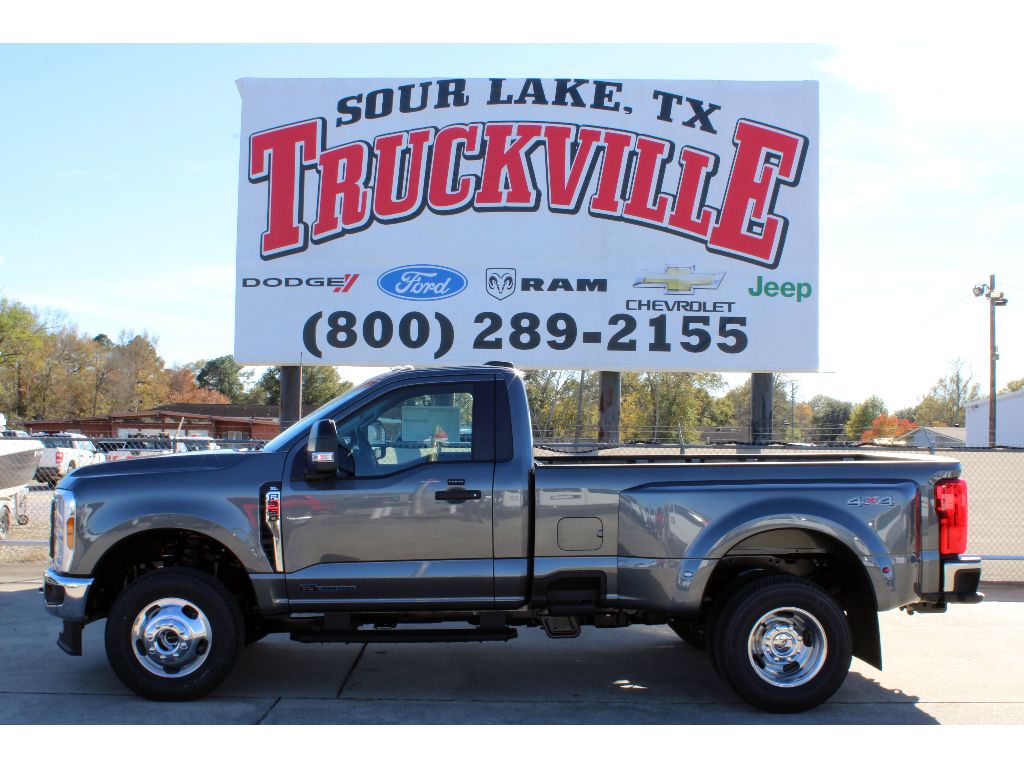 2026 Ford F-350 Super Duty XL's photo