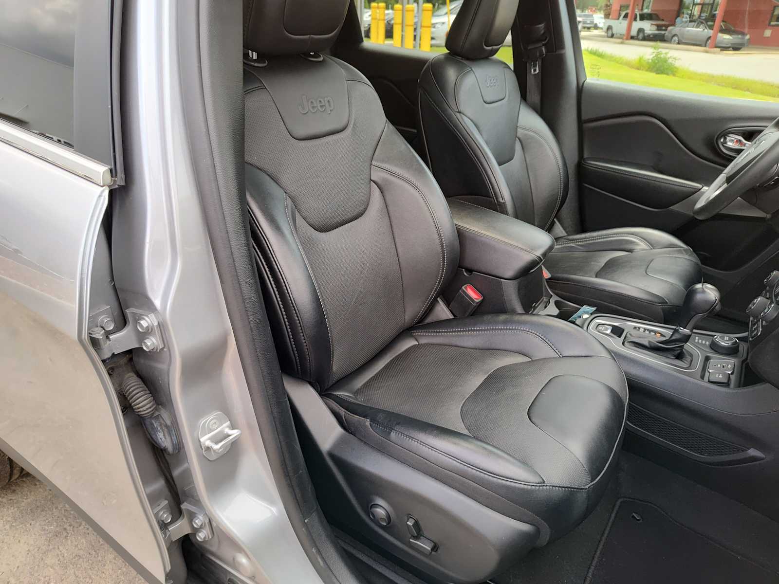 2022 Jeep Cherokee Latitude Lux photo 23