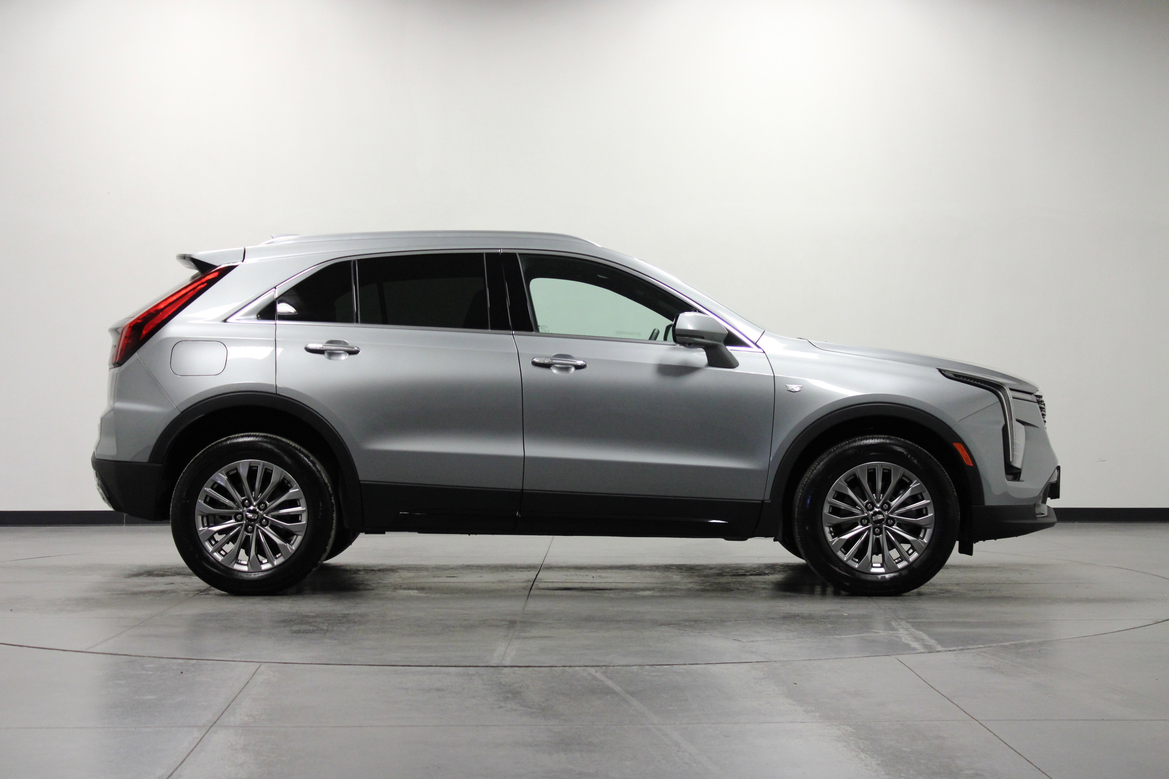 2025 Cadillac XT4 Premium Luxury photo 2