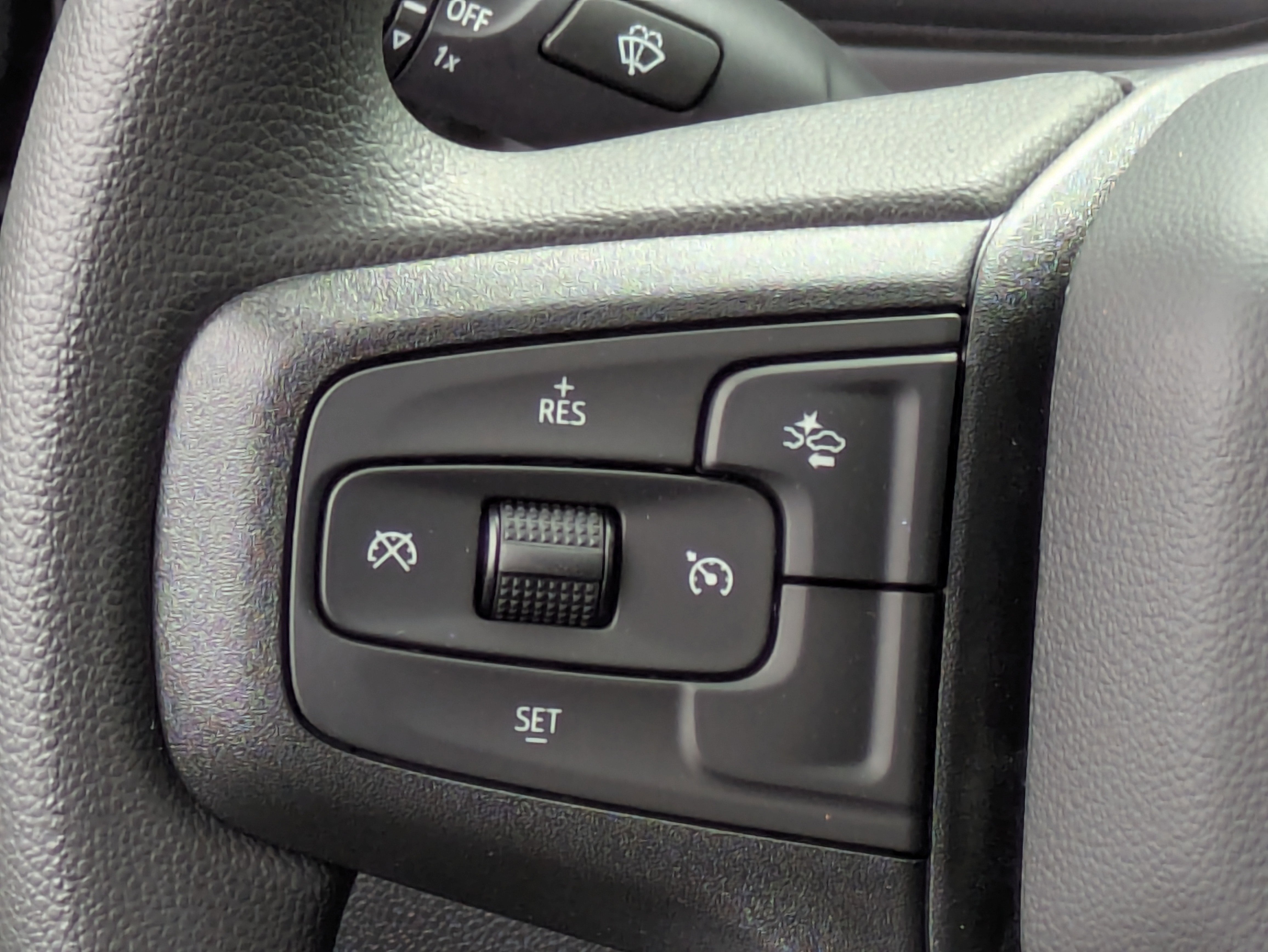 2026 Chevrolet Silverado 2500HD Custom photo 3