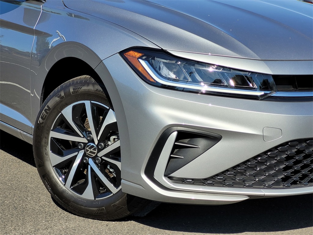 2025 Volkswagen Jetta 1.5T S photo 3