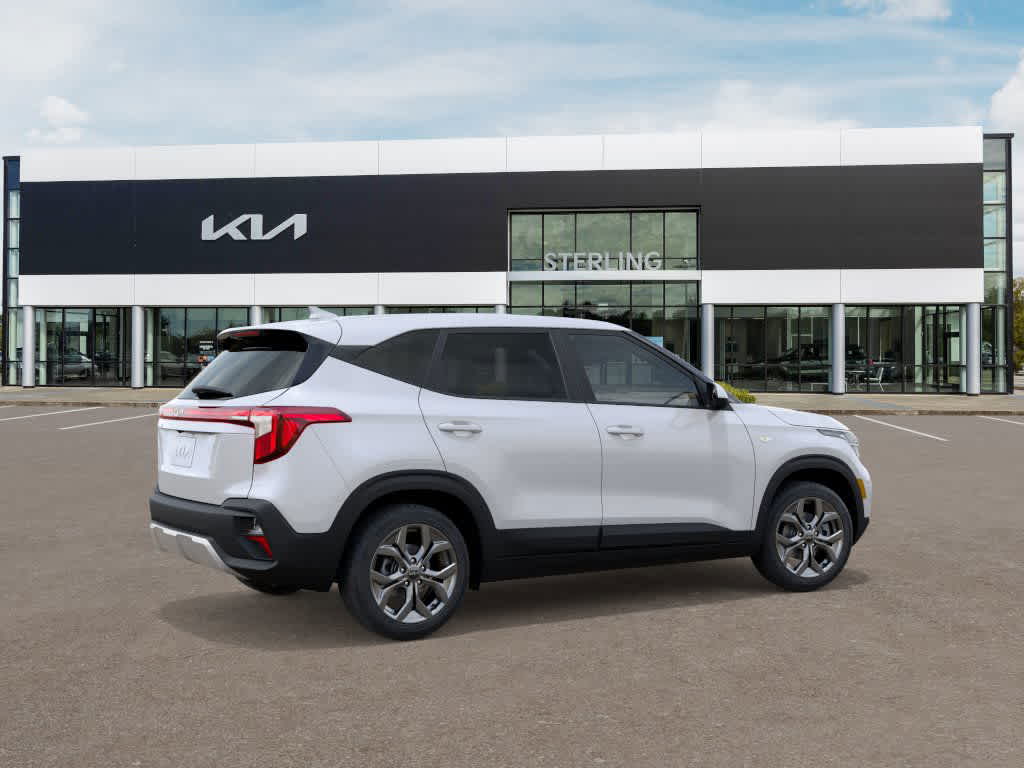 2026 Kia Seltos LX photo 3