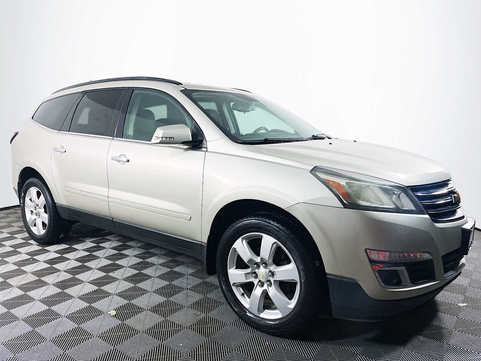 2016 Chevrolet Traverse 1LT photo 3