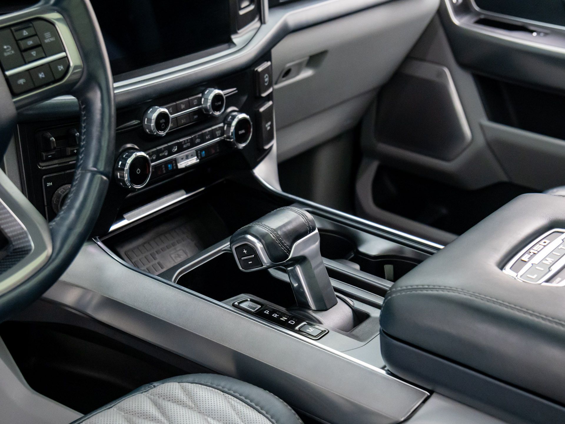 2022 Ford F-150 Limited photo 10