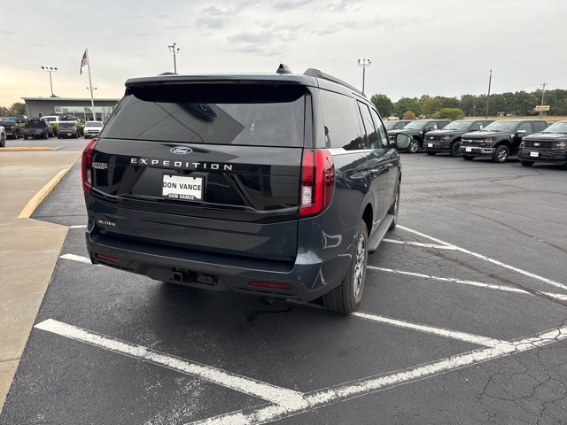 2025 Ford Expedition photo 5