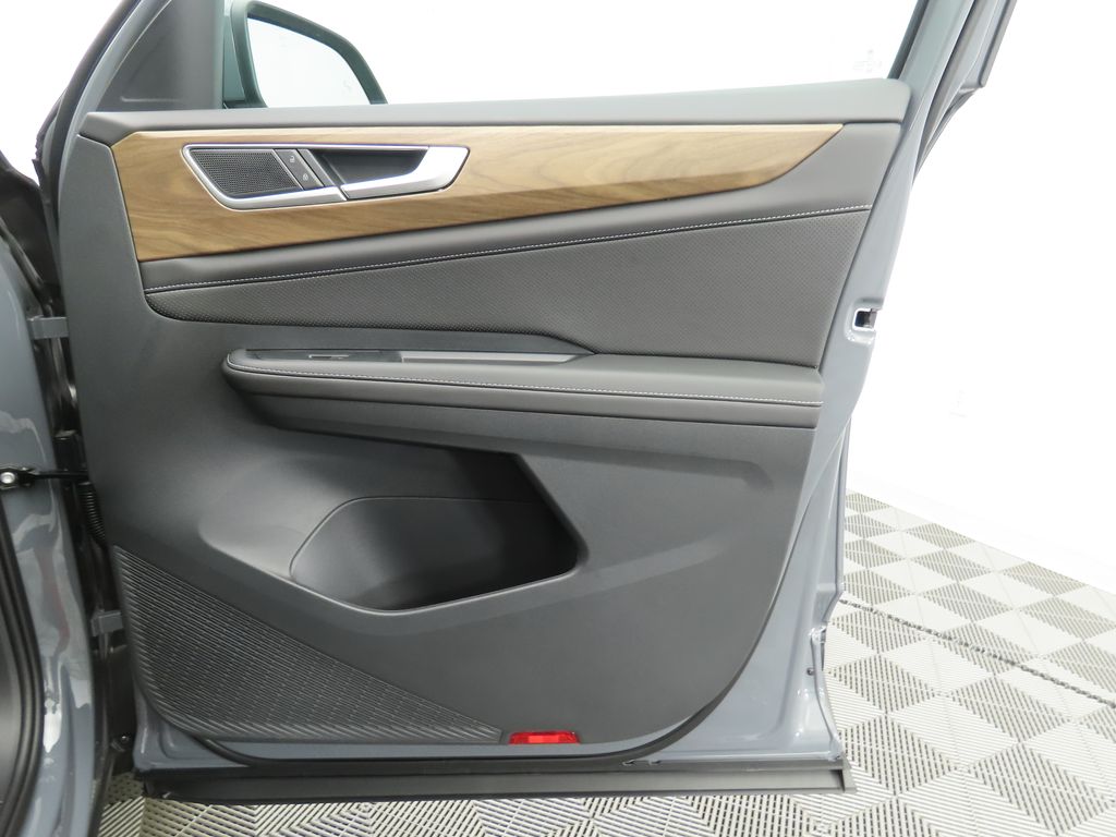 2026 Volkswagen Atlas SE Technology photo 25