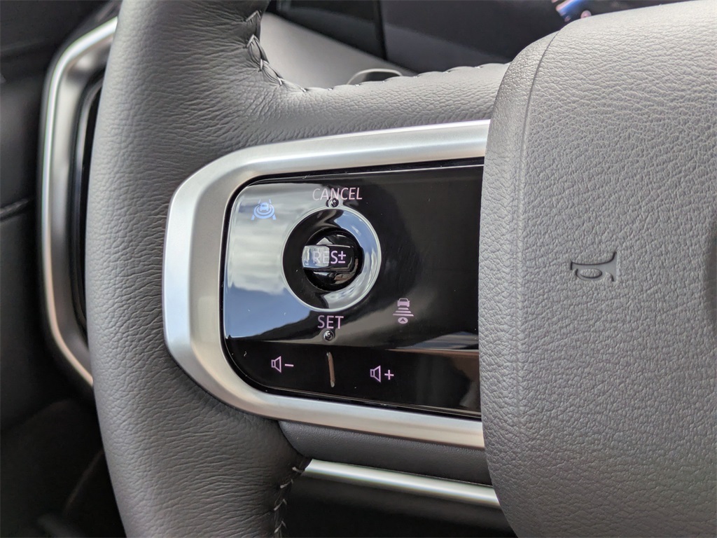 2025 Nissan Armada SV photo 26