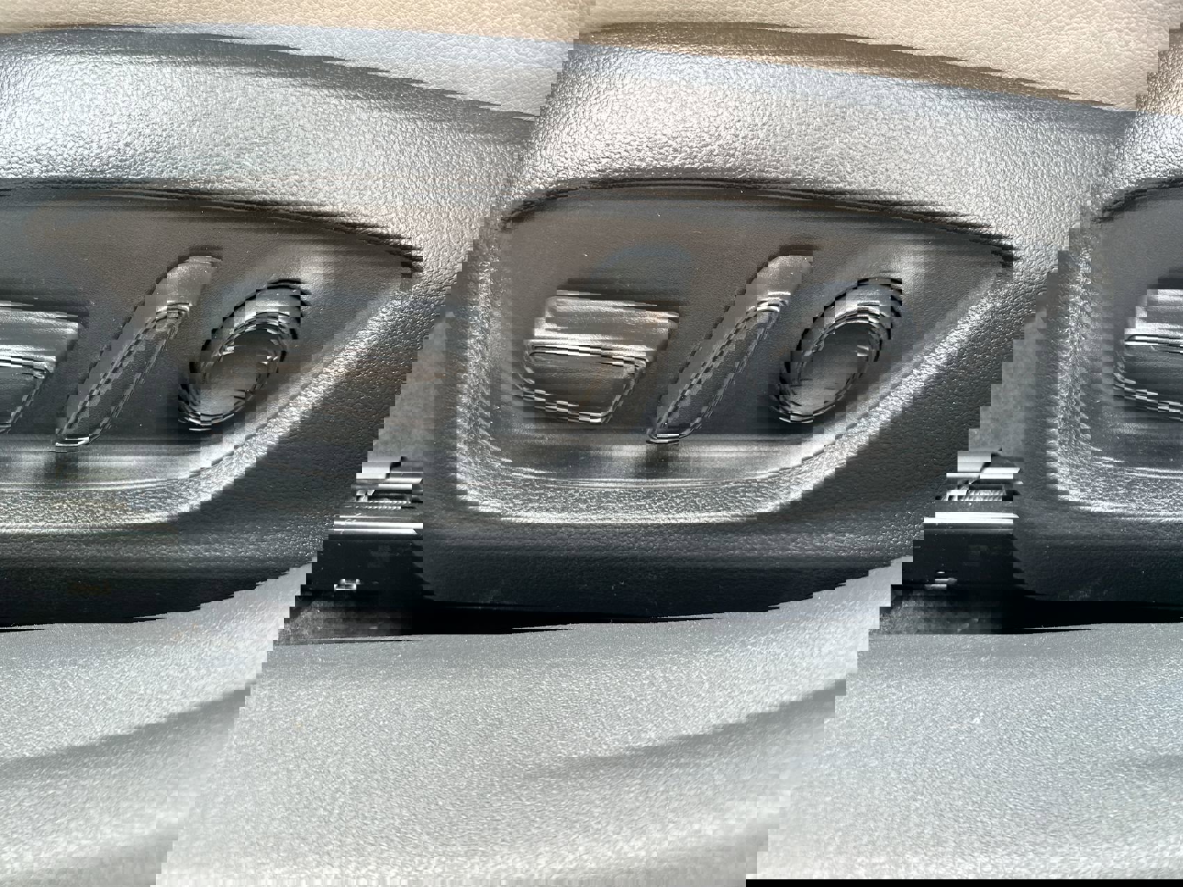 2023 Toyota Camry Hybrid SE photo 17