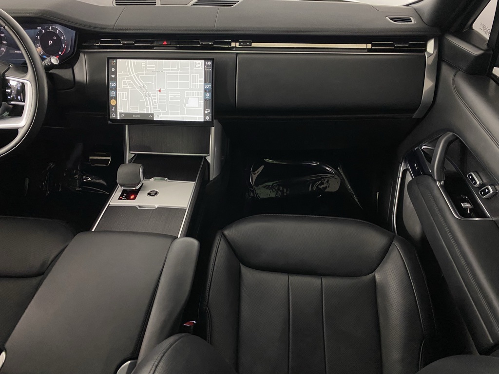 2024 Land Rover Range Rover SE photo 16