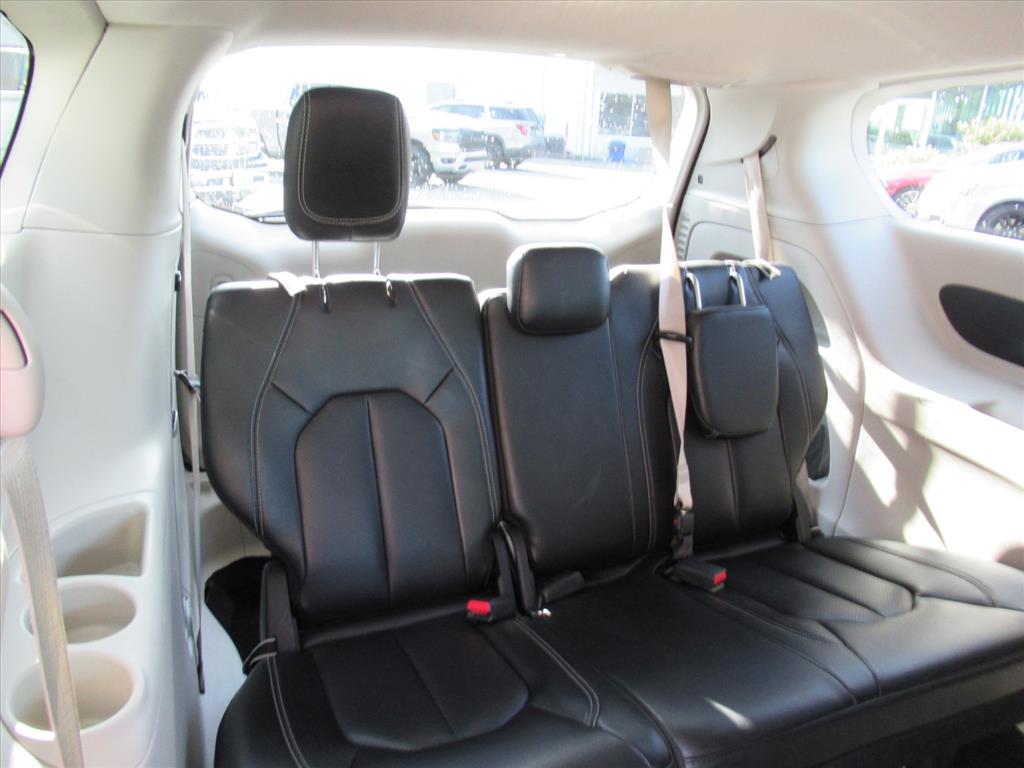 2023 Chrysler Pacifica Touring L photo 26