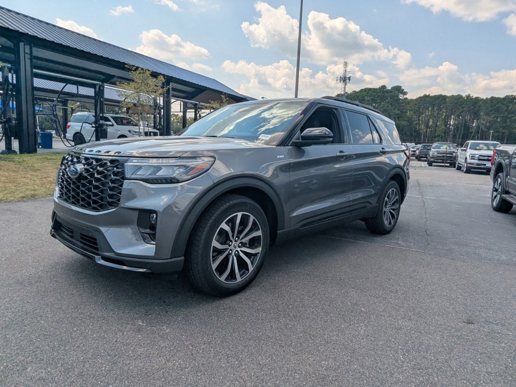 2025 Ford Explorer ST-Line photo 7