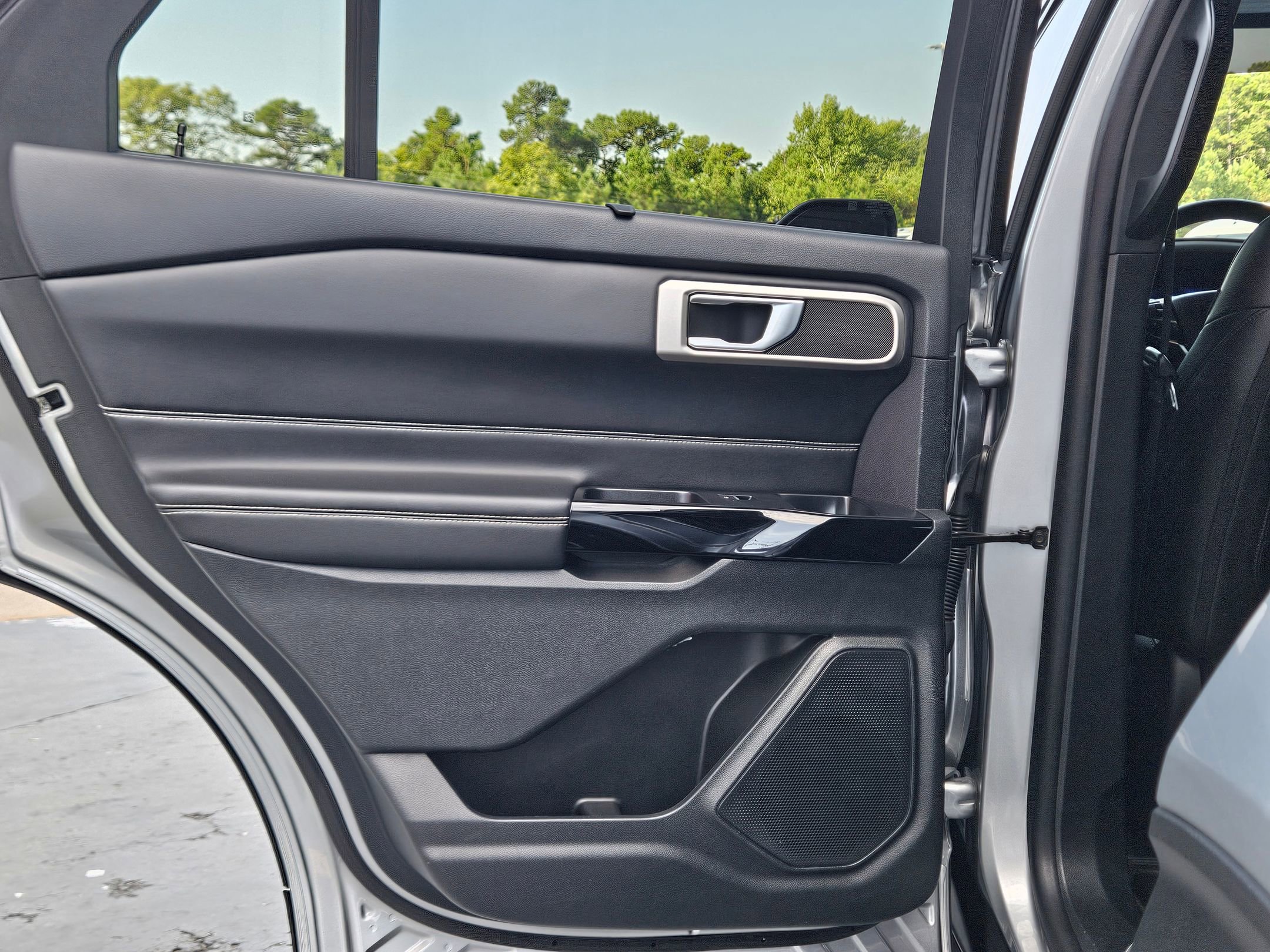 2023 Ford Explorer ST photo 22