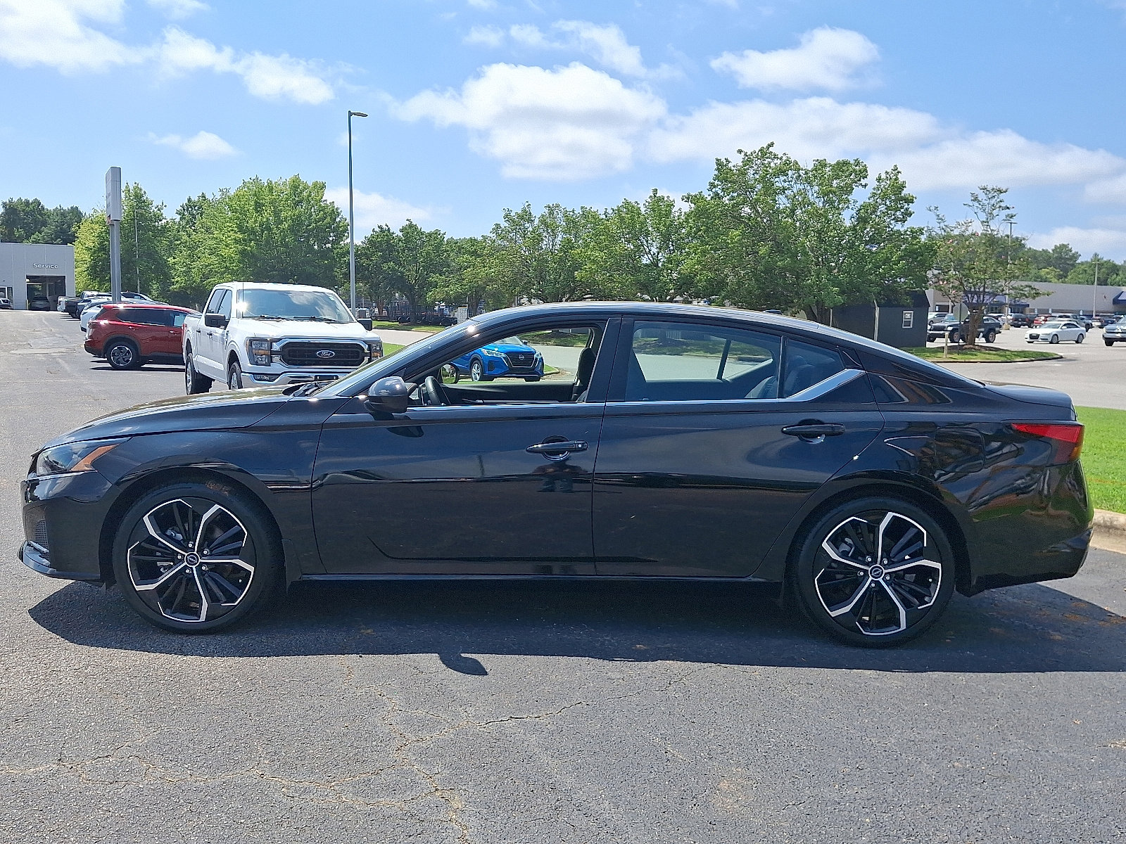 2023 Nissan Altima 2.5 SR photo 7
