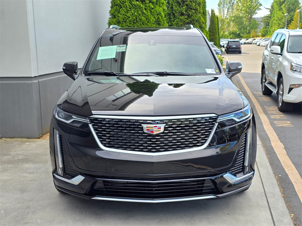 2025 Cadillac XT6 Luxury photo 3