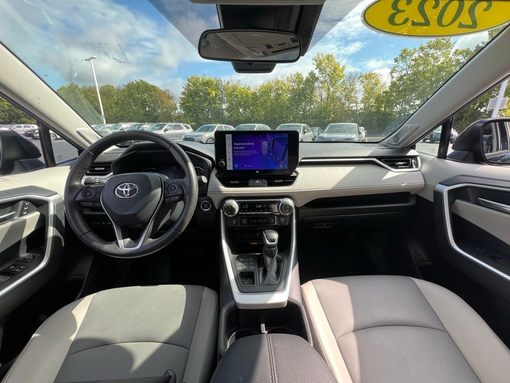 2023 Toyota RAV4 XLE Premium photo 12