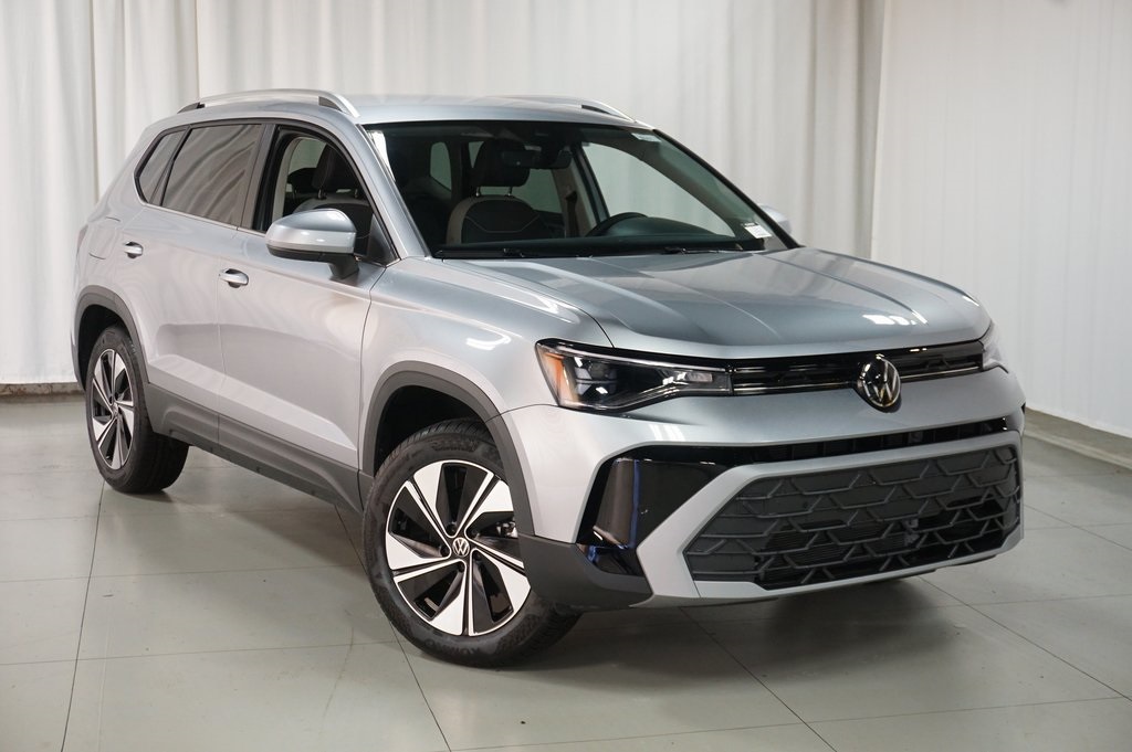 2025 Volkswagen Taos SE photo 2