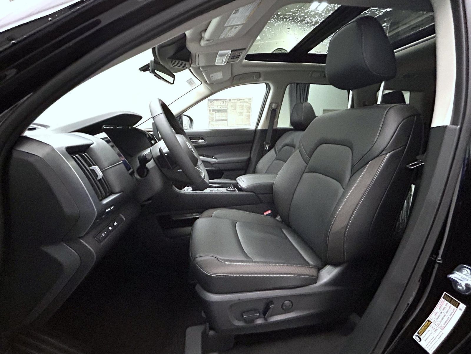2025 Nissan Pathfinder SL photo 10