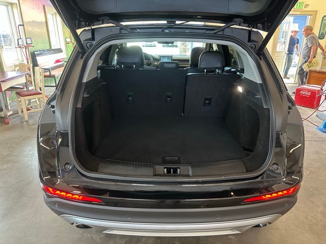 2022 Lincoln Corsair Standard photo 9