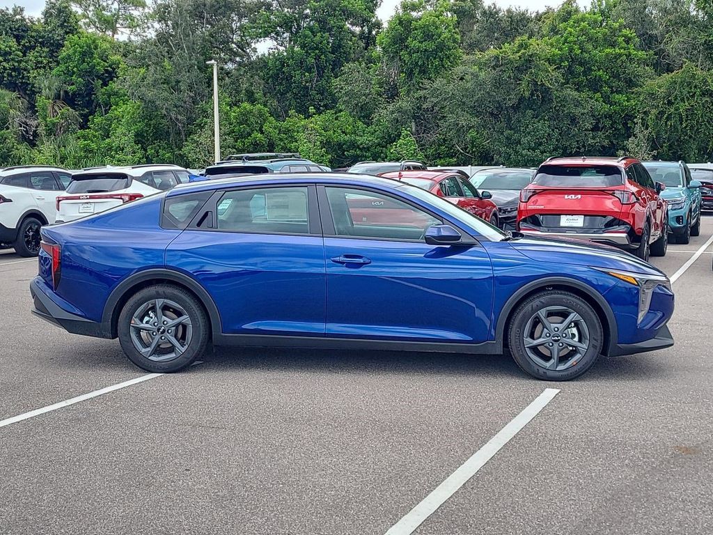 2025 Kia K4 LXS photo 4