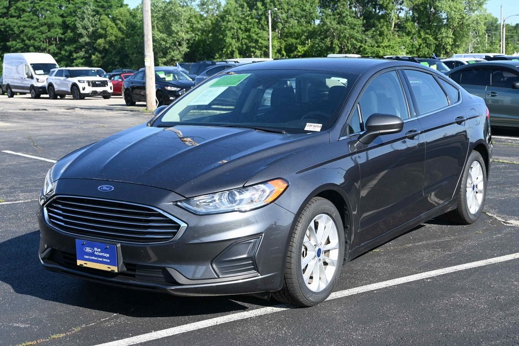 2020 Ford Fusion SE photo 2