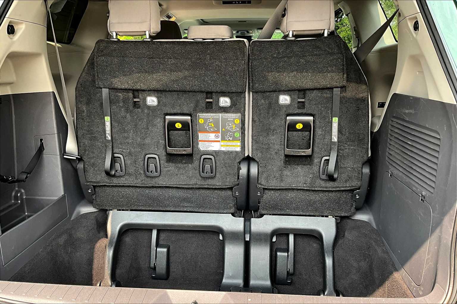 2024 Toyota Sienna LE photo 29