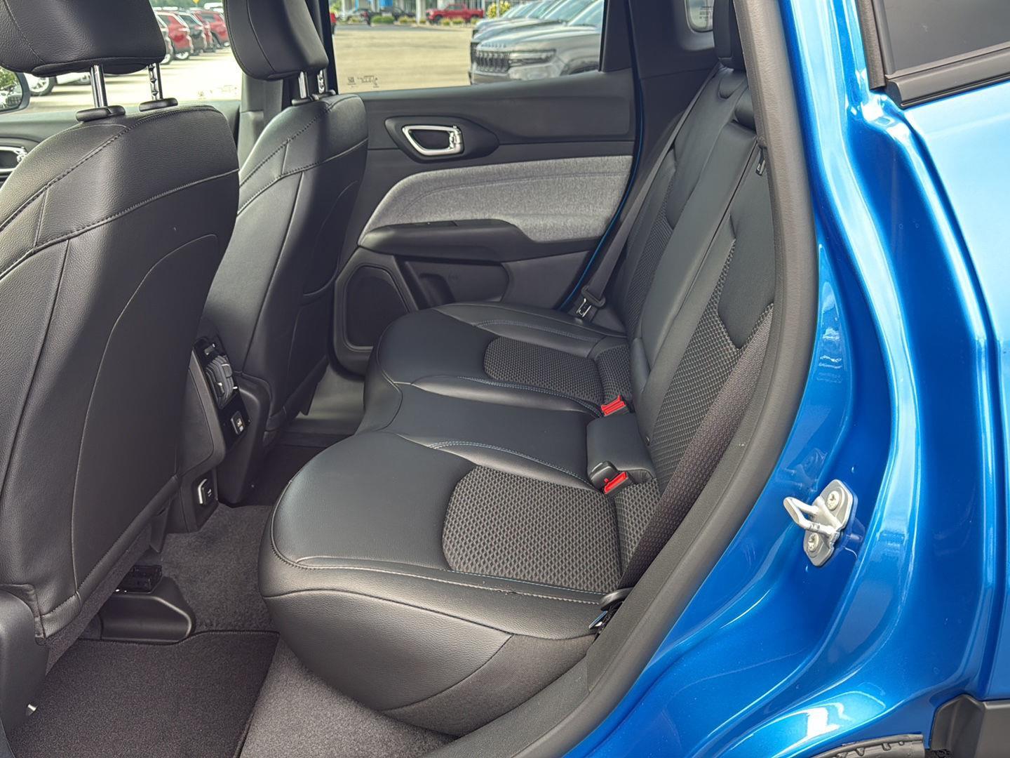 2025 Jeep Compass Latitude photo 9