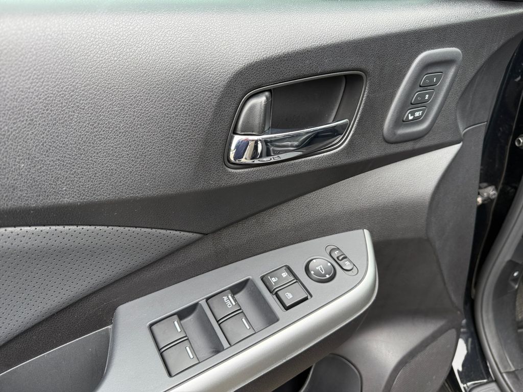 2016 Honda CR-V Touring photo 11