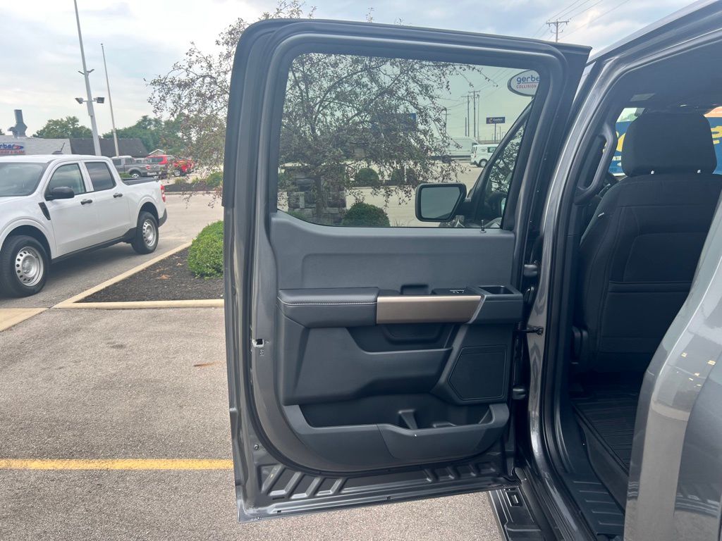 2025 Ford F-150 STX photo 5