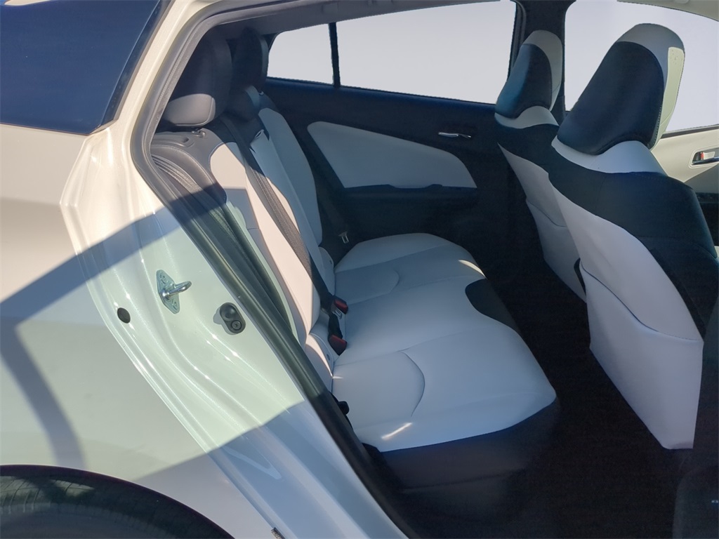 2017 Toyota Prius Three Touring photo 18